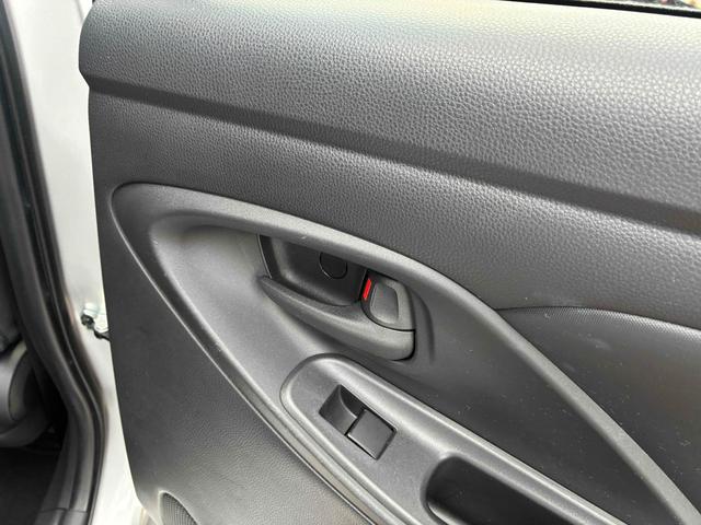 ヤリス Ｘ　自社保証２ヵ月２０００ｋｍ　メーカー保証　４ＷＤ　ＢＴ接続対応ディスプレイオーディオ　バックカメラ　ビルトインＥＴＣ　衝突被害軽減ブレーキ　車線逸脱警報　トヨタセーフティセンス　寒冷地仕様車（52枚目）