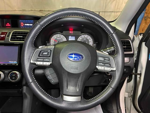 ハンドルにスレや汚れなどございません。運転中は常に触れる部分なので要チェックですね。