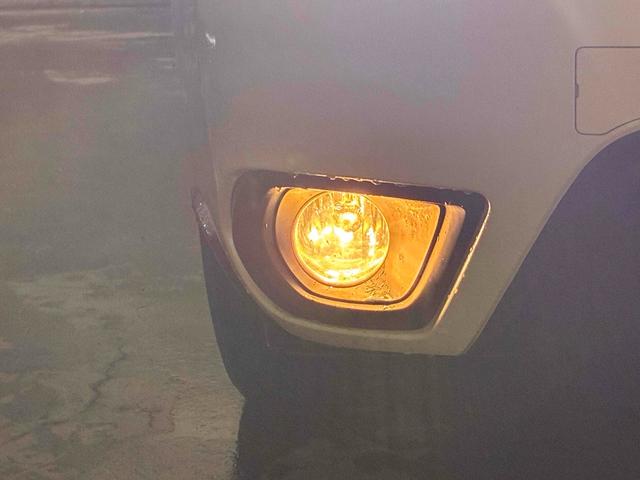 悪天候時や夜間運転時に視界を補助するフロントフォグランプ！