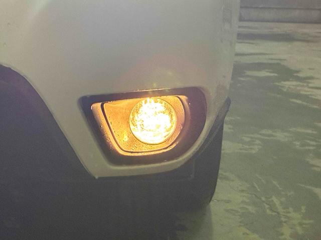 悪天候時や夜間運転時に視界を補助するフロントフォグランプ！