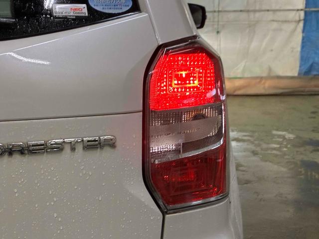 後方車両から視認性のよいテールランプです。