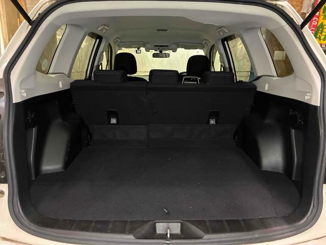 ＳＵＶらしい広々した荷室です！ウィンタースポーツやキャンプなどアウトドアユーザーにもおすすめです。