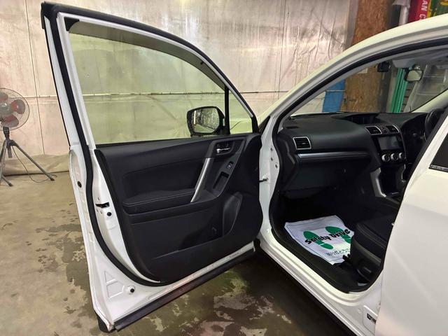 大きく開く助手席ドア。スムーズな乗り降りはドライブの疲労軽減にも繋がります。