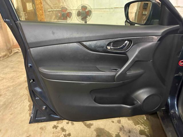 エクストレイル ２０Ｘ　エマージェンシーブレーキパッケージ　保証２ヵ月２０００ｋｍ　２０００ｃｃ　４ＷＤ　Ｂｌｕｅｔｏｏｔｈ接続対応フルセグナビ　バックカメラ　エンジンスターター　パワーバックドア　左右シートヒーター　ヒルディセントコントロール　冬タイヤ付（52枚目）