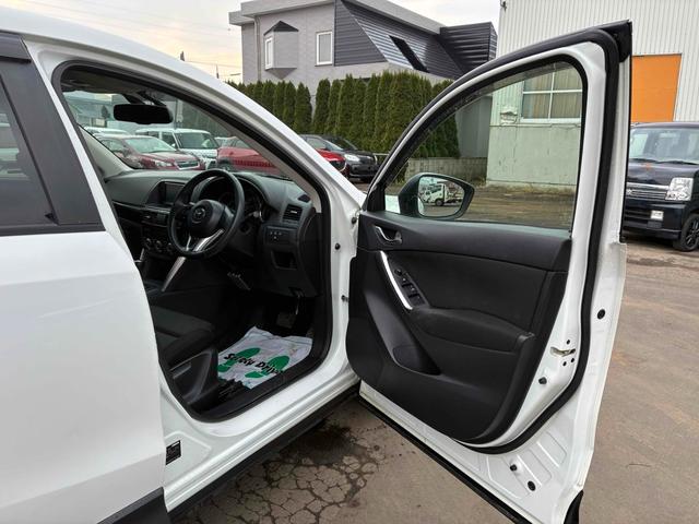 ＣＸ－５ ２０Ｓ　ディスチャージパッケージ　保証６ヵ月６０００ｋｍ　２０００ｃｃ　４ＷＤ　Ｂｌｕｅｔｏｏｔｈ接続対応フルセグナビ　バックカメラ　サイドカメラ　ＥＴＣ　純正エンジンスターター　ＡＦＳ機能付ＨＩＤヘッドライト　冬タイヤ付（42枚目）