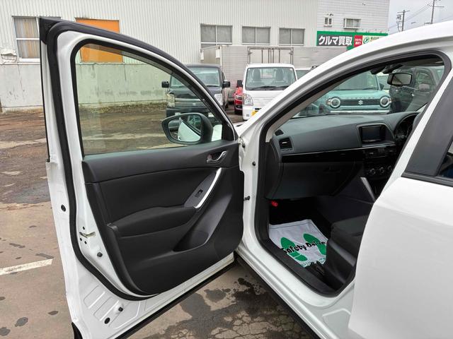 ＣＸ－５ ２０Ｓ　ディスチャージパッケージ　保証６ヵ月６０００ｋｍ　２０００ｃｃ　４ＷＤ　Ｂｌｕｅｔｏｏｔｈ接続対応フルセグナビ　バックカメラ　サイドカメラ　ＥＴＣ　純正エンジンスターター　ＡＦＳ機能付ＨＩＤヘッドライト　冬タイヤ付（50枚目）