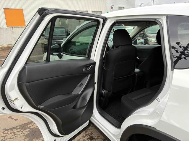 ＣＸ－５ ２０Ｓ　ディスチャージパッケージ　保証６ヵ月６０００ｋｍ　２０００ｃｃ　４ＷＤ　Ｂｌｕｅｔｏｏｔｈ接続対応フルセグナビ　バックカメラ　サイドカメラ　ＥＴＣ　純正エンジンスターター　ＡＦＳ機能付ＨＩＤヘッドライト　冬タイヤ付（53枚目）