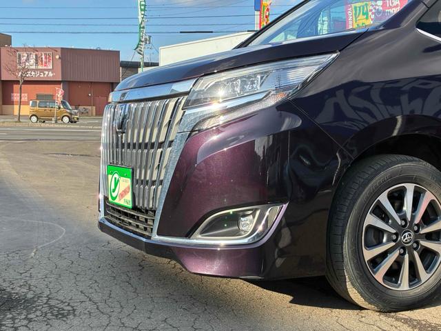 エスクァイア Ｇｉ　プレミアムパッケージ　保証２ヵ月２０００ｋｍ　２０００ｃｃ　４ＷＤ　７人乗り３列シート　Ｂｌｕｅｔｏｏｔｈ接続対応８インチフルセグナビ　バックカメラ　ＥＴＣ　エンジンスターター　クルーズコントロール　トヨタセーフティセンス（2枚目）