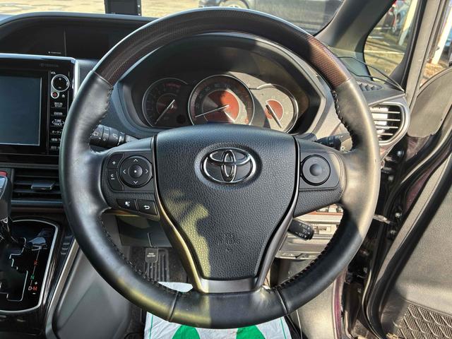 エスクァイア Ｇｉ　プレミアムパッケージ　保証２ヵ月２０００ｋｍ　２０００ｃｃ　４ＷＤ　７人乗り３列シート　Ｂｌｕｅｔｏｏｔｈ接続対応８インチフルセグナビ　バックカメラ　ＥＴＣ　エンジンスターター　クルーズコントロール　トヨタセーフティセンス（5枚目）