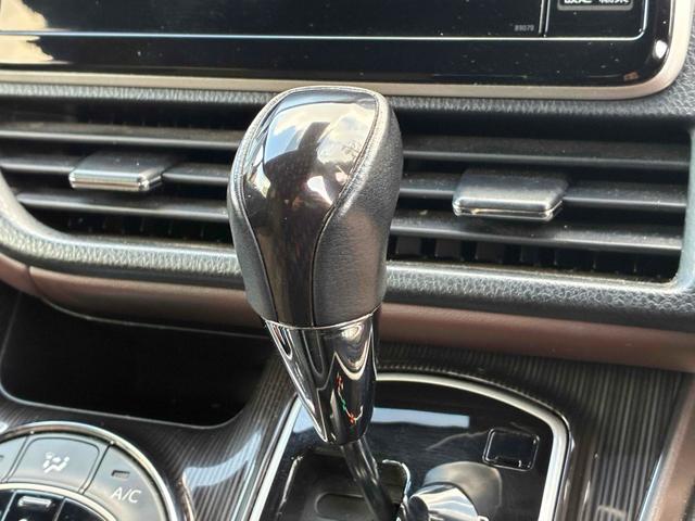 エスクァイア Ｇｉ　プレミアムパッケージ　保証２ヵ月２０００ｋｍ　２０００ｃｃ　４ＷＤ　７人乗り３列シート　Ｂｌｕｅｔｏｏｔｈ接続対応８インチフルセグナビ　バックカメラ　ＥＴＣ　エンジンスターター　クルーズコントロール　トヨタセーフティセンス（10枚目）