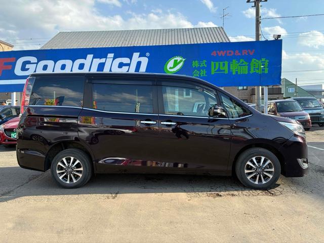 エスクァイア Ｇｉ　プレミアムパッケージ　保証２ヵ月２０００ｋｍ　２０００ｃｃ　４ＷＤ　７人乗り３列シート　Ｂｌｕｅｔｏｏｔｈ接続対応８インチフルセグナビ　バックカメラ　ＥＴＣ　エンジンスターター　クルーズコントロール　トヨタセーフティセンス（22枚目）