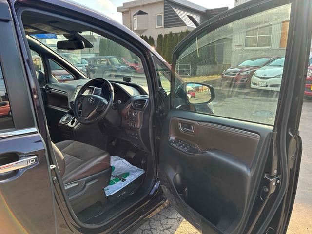 エスクァイア Ｇｉ　プレミアムパッケージ　保証２ヵ月２０００ｋｍ　２０００ｃｃ　４ＷＤ　７人乗り３列シート　Ｂｌｕｅｔｏｏｔｈ接続対応８インチフルセグナビ　バックカメラ　ＥＴＣ　エンジンスターター　クルーズコントロール　トヨタセーフティセンス（43枚目）