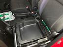 助手席座面下収納!