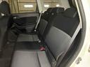 広々ゆったり快適に過ごせる後部座席です。