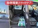 乗り降りも荷物の出し入れもラクラクの両側電動スライドドア！