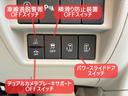 乗り降りも荷物の出し入れもラクラクの両側電動スライドドア!
