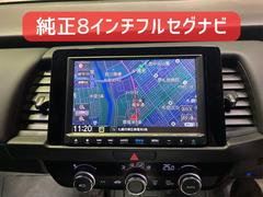 ホンダ純正８インチフルセグナビを装備しています。初めての道もナビがあれば安心ですね。 5