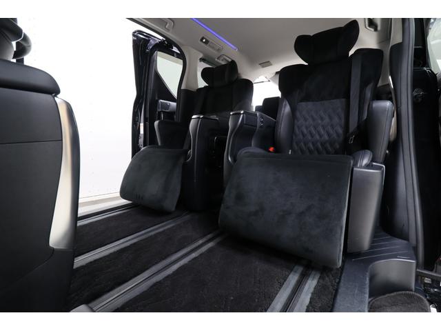 【エグゼクティブパワーシート】ロングスライド／パワーリクライニング／パワーオットマン／大型アームレストが装備でラグジュアリー感が増しますね♪大切な方を２列目に乗せても快適な移動空間を確保出来ます！！