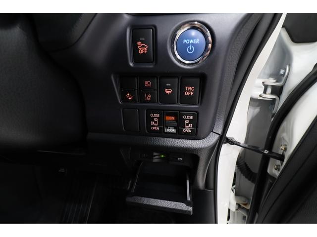 ヴォクシー ハイブリッドZS ワンオーナー車 純正SDナビ 後席モニター トヨタセーフティセンス プリクラッシュセーフティ オートマチックハイビーム レーンディパーチャーアラート バックカメラ ETC リアヒーター 寒冷地仕様車(7枚目)