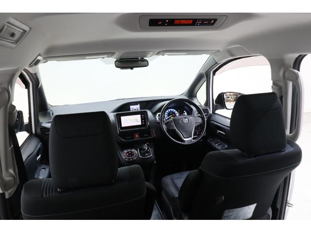 ヴォクシー ハイブリッドZS ワンオーナー車 純正SDナビ 後席モニター トヨタセーフティセンス プリクラッシュセーフティ オートマチックハイビーム レーンディパーチャーアラート バックカメラ ETC リアヒーター 寒冷地仕様車(8枚目)