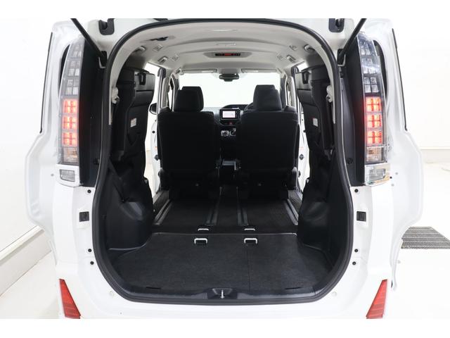 ヴォクシー ハイブリッドZS ワンオーナー車 純正SDナビ 後席モニター トヨタセーフティセンス プリクラッシュセーフティ オートマチックハイビーム レーンディパーチャーアラート バックカメラ ETC リアヒーター 寒冷地仕様車(10枚目)