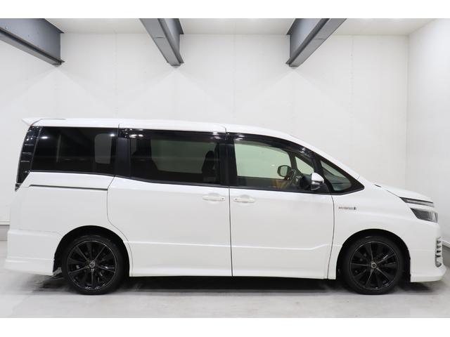 ヴォクシー ハイブリッドZS ワンオーナー車 純正SDナビ 後席モニター トヨタセーフティセンス プリクラッシュセーフティ オートマチックハイビーム レーンディパーチャーアラート バックカメラ ETC リアヒーター 寒冷地仕様車(13枚目)