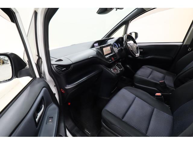 ヴォクシー ハイブリッドZS ワンオーナー車 純正SDナビ 後席モニター トヨタセーフティセンス プリクラッシュセーフティ オートマチックハイビーム レーンディパーチャーアラート バックカメラ ETC リアヒーター 寒冷地仕様車(18枚目)