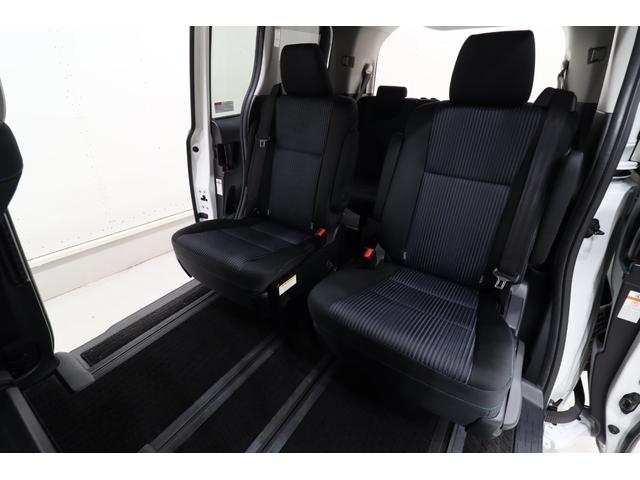 ヴォクシー ハイブリッドZS ワンオーナー車 純正SDナビ 後席モニター トヨタセーフティセンス プリクラッシュセーフティ オートマチックハイビーム レーンディパーチャーアラート バックカメラ ETC リアヒーター 寒冷地仕様車(21枚目)