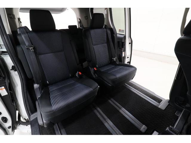 ヴォクシー ハイブリッドZS ワンオーナー車 純正SDナビ 後席モニター トヨタセーフティセンス プリクラッシュセーフティ オートマチックハイビーム レーンディパーチャーアラート バックカメラ ETC リアヒーター 寒冷地仕様車(40枚目)