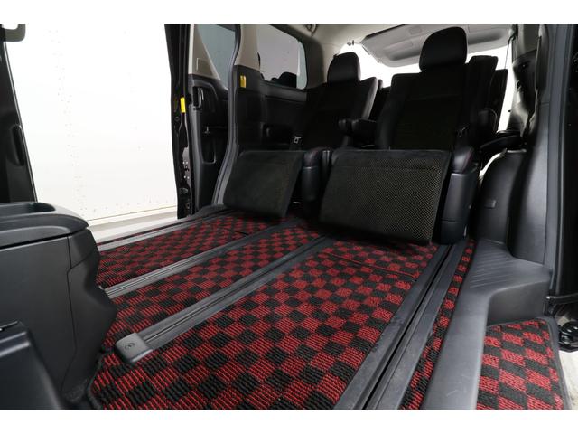 ヴェルファイア ２．４Ｚ　ゴールデンアイズＩＩ　トヨタプレミアムサウンドシステム　リアエンターテイメント　パノラミックビューモニター　両側パワースライドドア　電動パワーバックドア　専用ハーフレザー席　２列目席ロングスライド／オットマン　寒冷地仕様車（9枚目）