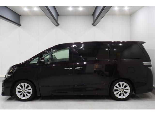 ヴェルファイア ２．４Ｚ　ゴールデンアイズＩＩ　トヨタプレミアムサウンドシステム　リアエンターテイメント　パノラミックビューモニター　両側パワースライドドア　電動パワーバックドア　専用ハーフレザー席　２列目席ロングスライド／オットマン　寒冷地仕様車（12枚目）