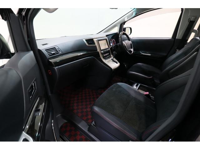 ヴェルファイア ２．４Ｚ　ゴールデンアイズＩＩ　トヨタプレミアムサウンドシステム　リアエンターテイメント　パノラミックビューモニター　両側パワースライドドア　電動パワーバックドア　専用ハーフレザー席　２列目席ロングスライド／オットマン　寒冷地仕様車（18枚目）