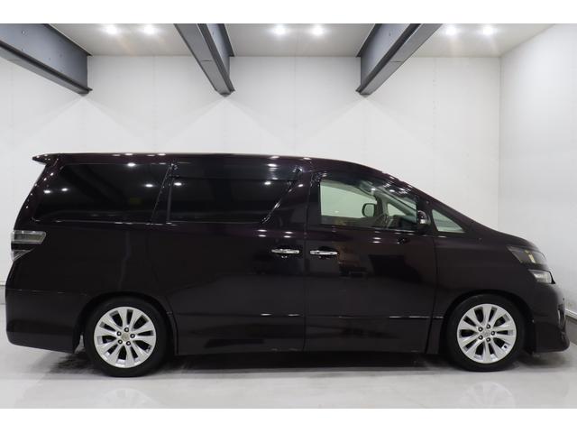 ヴェルファイア ２．４Ｚ　ゴールデンアイズＩＩ　トヨタプレミアムサウンドシステム　リアエンターテイメント　パノラミックビューモニター　両側パワースライドドア　電動パワーバックドア　専用ハーフレザー席　２列目席ロングスライド／オットマン　寒冷地仕様車（30枚目）