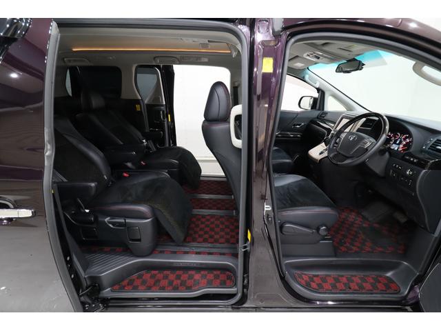 ヴェルファイア ２．４Ｚ　ゴールデンアイズＩＩ　トヨタプレミアムサウンドシステム　リアエンターテイメント　パノラミックビューモニター　両側パワースライドドア　電動パワーバックドア　専用ハーフレザー席　２列目席ロングスライド／オットマン　寒冷地仕様車（39枚目）