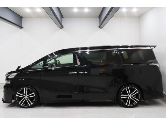 ヴェルファイア ３．５ＺＡ　Ｇエディション　ＪＢＬプレミアムサウンドシステム　リアエンターテイメント　両側電動パワースライドドア　電動パワーバックドア　ハーフレザーシート　エグゼクティブパワーシート　ＴＥＩＮ車高調　マナレイスポーツ２０ＡＷ（12枚目）