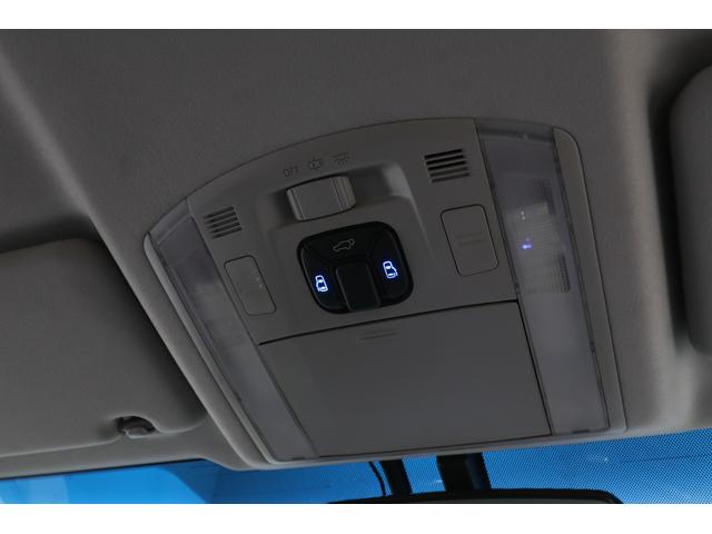 【両側電動パワースライドドア／パワーバックドア】ワンタッチで簡単に開閉できるスイッチを採用♪スマートキーを携帯しているだけでドアの開閉も可能です☆荷物を抱えている時など非常に便利です！！