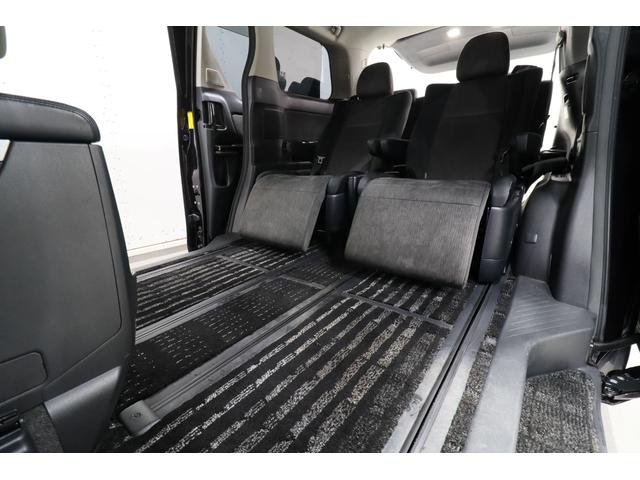 【リラックスキャプテンシート】超ロングスライド／横スライド／オットマン／角度調整式アームレストが装備♪超ロングスライドは感動するくらい足元広々★大切な方を２列目に乗せて快適な移動空間を確保出来ます！！