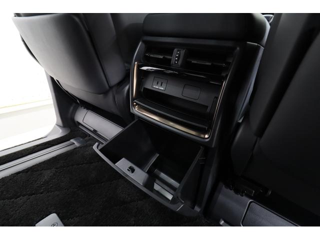 アルファードハイブリッド Ｚ　改良後　ワンオーナー車　左右独立ムーンルーフ　ＴＶキット　１３．２型後席フリップダウンモニター　モデリスタエアロ／シグネチャーイルミブレード／サイドエンブレムイルミネーション／フェンダーガーニッシュ（68枚目）