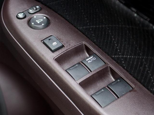 N-ONE プレミアム・Lパッケージ 4WD バックカメラ HIDヘッドライト アイドリングストップ プッシュスタート フォグライト(12枚目)