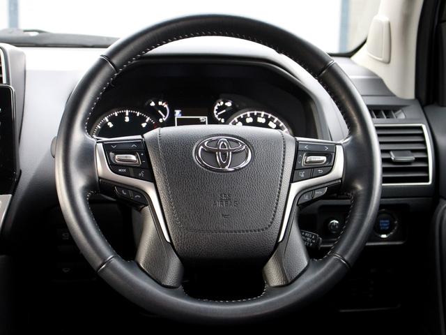 ランドクルーザープラド ＴＸ　Ｌパッケージ・ブラックエディション　寒冷地　後期型　セーフティセンス　純正９型ナビ　マルチテレインモニター　ブラインドスポットモニター　専用Ｒ１８アルミ　ブラックルーフレール　ツインバッテリー　シートベンチレーション　黒革（7枚目）