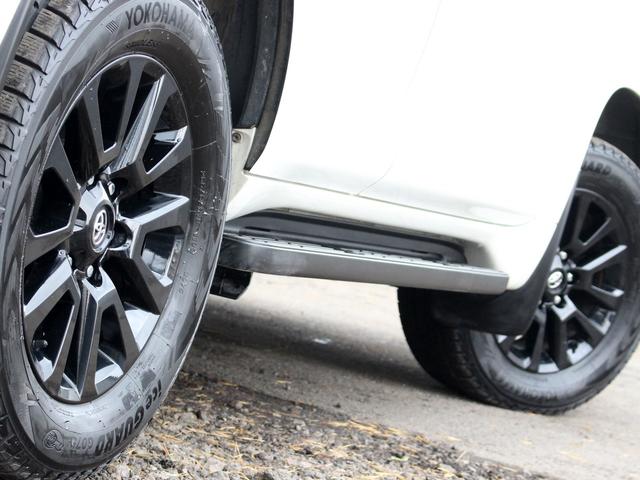 ランドクルーザープラド ＴＸ　Ｌパッケージ・ブラックエディション　寒冷地　後期型　セーフティセンス　純正９型ナビ　マルチテレインモニター　ブラインドスポットモニター　専用Ｒ１８アルミ　ブラックルーフレール　ツインバッテリー　シートベンチレーション　黒革（26枚目）