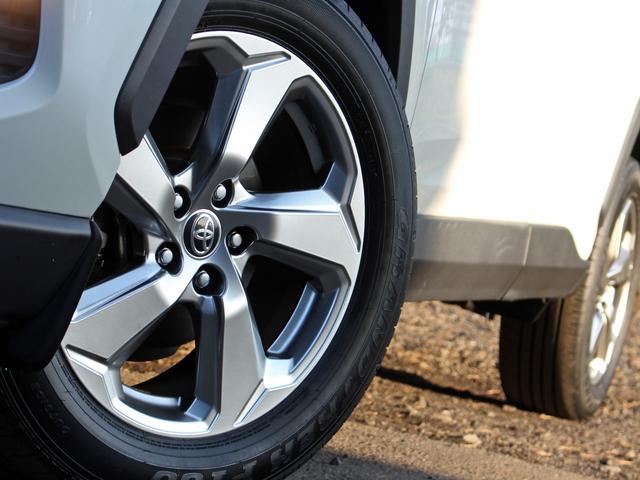 ＲＡＶ４ ハイブリッドＧ　セーフティセンス　ブラインドスポットモニター　パワーバックドア　インテリジェントクリアランスソナー　シート＆ステアヒーター　メモリー機能付パワーシート　ナビ　バックカメラ　ビルトＥＴＣ（17枚目）