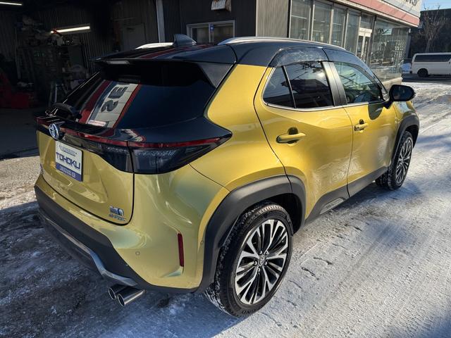 ヤリスクロス ハイブリッドＺ　アドベンチャー　４ＷＤ　ディスプレイオーディオ　パノラミックビューモニター　アダプティブハイビーム　ブラインドスポットモニター　アドバンストパーク　ステリングヒーター　カラーヘッドアップディスプレイ　寒冷地仕様（6枚目）