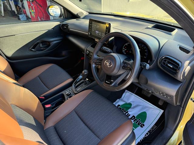 ヤリスクロス ハイブリッドＺ　アドベンチャー　４ＷＤ　ディスプレイオーディオ　パノラミックビューモニター　アダプティブハイビーム　ブラインドスポットモニター　アドバンストパーク　ステリングヒーター　カラーヘッドアップディスプレイ　寒冷地仕様（7枚目）