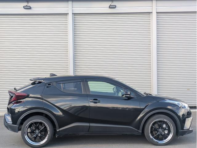 Ｃ－ＨＲ Ｓ－Ｔ　ＬＥＤパッケージ　４ＷＤ　純正ナビ　フルセグＴＶ　バックカメラ　ＲＡＹＳ１９インチ　セーフティセンス　ＬＥＤヘッドライト　ＥＴＣ　前後ドライブレコーダー　純正ＡＷ冬タイヤ　エンジンスターター（5枚目）