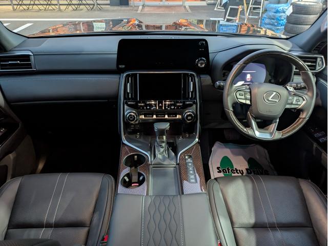 LX LX600 エグゼクティブ 4WD ワンオーナー 禁煙車 寒冷地仕様 リアエンターテイメント マークレビンソン ムーンルーフ 前後ドライブレコーダー デジタルインナーミラー(3枚目)