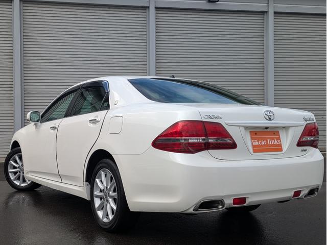 クラウン ロイヤルサルーンｉ－Ｆｏｕｒ　ナビパッケージ　４ＷＤ　ワンオーナー　メーカーナビ　フルセグＴＶ　バックカメラ　ＥＴＣ　クルーズコントロール　パワーシート　プッシュスタート　夏・冬タイヤ（8枚目）