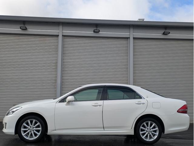 クラウン ロイヤルサルーンｉ－Ｆｏｕｒ　ナビパッケージ　４ＷＤ　ワンオーナー　メーカーナビ　フルセグＴＶ　バックカメラ　ＥＴＣ　クルーズコントロール　パワーシート　プッシュスタート　夏・冬タイヤ（9枚目）