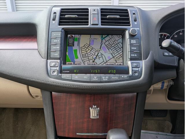 クラウン ロイヤルサルーンｉ－Ｆｏｕｒ　ナビパッケージ　４ＷＤ　ワンオーナー　メーカーナビ　フルセグＴＶ　バックカメラ　ＥＴＣ　クルーズコントロール　パワーシート　プッシュスタート　夏・冬タイヤ（12枚目）