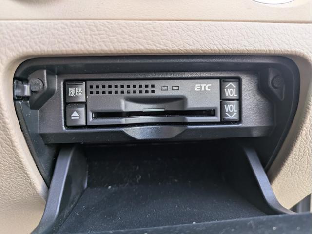 クラウン ロイヤルサルーンｉ－Ｆｏｕｒ　ナビパッケージ　４ＷＤ　ワンオーナー　メーカーナビ　フルセグＴＶ　バックカメラ　ＥＴＣ　クルーズコントロール　パワーシート　プッシュスタート　夏・冬タイヤ（20枚目）